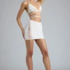Top bikini Liberty con spalline incrociate e decorazioni in avorio Top bikini Liberty con spalline incrociate e decorazioni in avorio