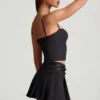 Mini gonna plissettata a vita bassa con cintura Velora in nero Mini gonna plissettata a vita bassa con cintura Velora in nero