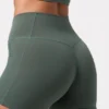 Mini shorts a vita alta Soft Active in kaki Mini shorts a vita alta Soft Active in kaki