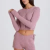 Mini shorts con lacci in maglia a costine color malva Mini shorts con lacci in maglia a costine color malva
