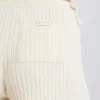 Mini shorts con laccio in maglia a costine color crema Mini shorts con laccio in maglia a costine color crema