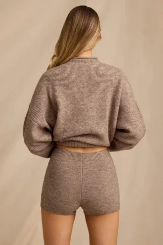 Mini shorts in maglia a vita media in marrone melange