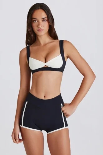 Mini shorts Soft Active a contrasto in nero Mini shorts Soft Active a contrasto in nero