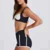 Mini shorts Soft Active a contrasto in nero Mini shorts Soft Active a contrasto in nero
