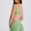 Mini shorts Soft Active con dettaglio intrecciato sul davanti in verde Mini shorts Soft Active con dettaglio intrecciato sul davanti in verde