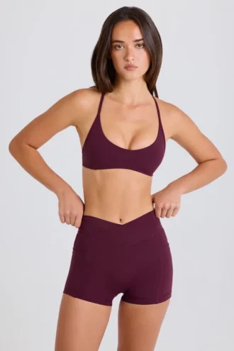 Mini shorts Soft Active con tasche e vita a V in bordeaux