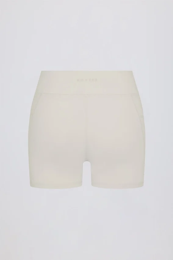 Mini shorts Soft Active con tasche e vita a V in color crema Mini shorts Soft Active con tasche e vita a V in color crema