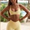 Mini shorts Soft Active con tasche e vita a V in giallo limone Mini shorts Soft Active con tasche e vita a V in giallo limone