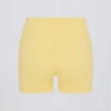 Mini shorts Soft Active con tasche e vita a V in giallo limone Mini shorts Soft Active con tasche e vita a V in giallo limone