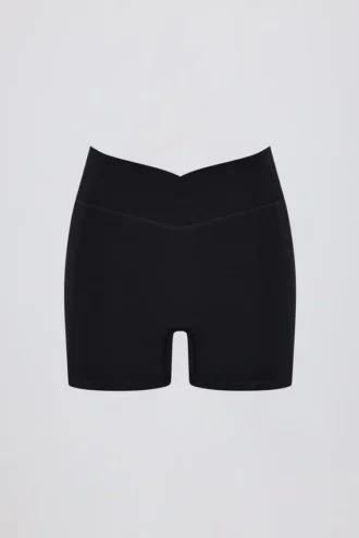 Mini shorts Soft Active con tasche e vita a V in nero
