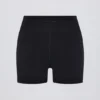 Mini shorts Soft Active con tasche e vita a V in nero