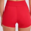 Mini shorts Soft Active con tasche e vita a V in rosso fragola Mini shorts Soft Active con tasche e vita a V in rosso fragola