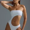 Oh Polly Costumi da Bagno: Costume intero cut-out con decorazioni HOTFIX in bianco Oh Polly Costumi da Bagno: Costume intero cut-out con decorazioni HOTFIX in bianco