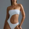 Oh Polly Costumi da Bagno: Costume intero cut-out con decorazioni HOTFIX in bianco Oh Polly Costumi da Bagno: Costume intero cut-out con decorazioni HOTFIX in bianco