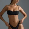 Oh Polly Costumi da Bagno: Slip Bikini a vita alta con taglio a V e decorazioni in nero, edizione HOTFIX Oh Polly Costumi da Bagno: Slip Bikini a vita alta con taglio a V e decorazioni in nero, edizione HOTFIX