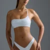 Oh Polly Costumi da Bagno: Top bikini a fascia monospalla decorato HOTFIX Edition in bianco Oh Polly Costumi da Bagno: Top bikini a fascia monospalla decorato HOTFIX Edition in bianco