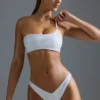 Oh Polly Costumi da Bagno: Top bikini a fascia monospalla decorato HOTFIX Edition in bianco Oh Polly Costumi da Bagno: Top bikini a fascia monospalla decorato HOTFIX Edition in bianco