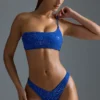 Oh Polly Costumi da Bagno: Top bikini a fascia monospalla decorato HOTFIX Edition in blu reale Oh Polly Costumi da Bagno: Top bikini a fascia monospalla decorato HOTFIX Edition in blu reale