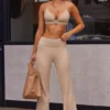 Pantaloni a vita alta con risvolto in morbida maglia a costine in Beige Sand Pantaloni a vita alta con risvolto in morbida maglia a costine in Beige Sand