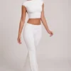 Pantaloni a vita media e gamba dritta Hollis in bianco Pantaloni a vita media e gamba dritta Hollis in bianco