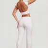Pantaloni a vita media e gamba dritta Hollis in bianco Pantaloni a vita media e gamba dritta Hollis in bianco