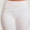Pantaloni a vita media e gamba dritta Hollis in bianco Pantaloni a vita media e gamba dritta Hollis in bianco