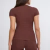 Pantaloni a vita media e gamba larga Nour Tall in color cioccolato Pantaloni a vita media e gamba larga Nour Tall in color cioccolato