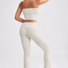 Pantaloni a zampa con risvolto in maglia grossa color crema Pantaloni a zampa con risvolto in maglia grossa color crema