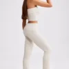 Pantaloni a zampa con risvolto in maglia grossa color crema Pantaloni a zampa con risvolto in maglia grossa color crema