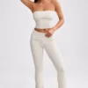 Pantaloni a zampa con risvolto in maglia grossa color crema Pantaloni a zampa con risvolto in maglia grossa color crema