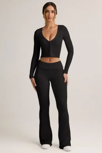 Pantaloni a zampa con risvolto in TENCEL™ Modal a coste, colore nero