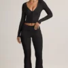 Pantaloni a zampa con risvolto in TENCEL™ Modal a coste, colore nero Pantaloni a zampa con risvolto in TENCEL™ Modal a coste, colore nero
