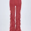 Pantaloni a zampa con vita media e volant Felicity con stampa rossa Pantaloni a zampa con vita media e volant Felicity con stampa rossa
