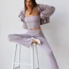Pantaloni a zampa d’elefante con risvolto in maglia grossa color lavanda polverosa Pantaloni a zampa d’elefante con risvolto in maglia grossa color lavanda polverosa