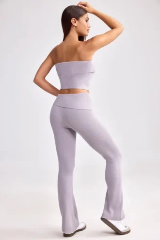 Pantaloni a zampa d’elefante con risvolto in maglia grossa color lavanda polverosa