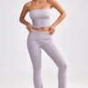 Pantaloni a zampa d’elefante con risvolto in maglia grossa color lavanda polverosa Pantaloni a zampa d’elefante con risvolto in maglia grossa color lavanda polverosa
