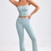 Pantaloni a zampa d’elefante con risvolto in maglia grossa color verde acqua polveroso Pantaloni a zampa d’elefante con risvolto in maglia grossa color verde acqua polveroso