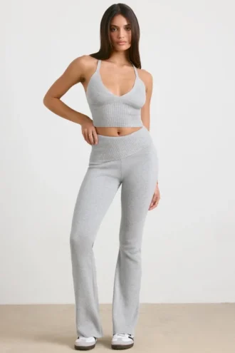Pantaloni a zampa d’elefante con risvolto in maglia grossa, grigio melange