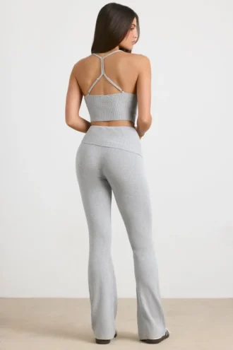 Pantaloni a zampa d’elefante con risvolto in maglia grossa, grigio melange