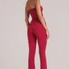 Pantaloni aderenti a vita media Lumi in rosso ciliegia Pantaloni aderenti a vita media Lumi in rosso ciliegia