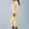 Pantaloni capri a vita media in maglia Selene in giallo burro Pantaloni capri a vita media in maglia Selene in giallo burro