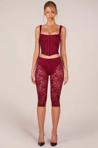 Pantaloni capri con pizzo Annalisa  in rosso ciliegia