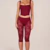 Pantaloni capri con pizzo Annalisa in rosso ciliegia Pantaloni capri con pizzo Annalisa in rosso ciliegia
