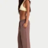 Pantaloni da jogging a gamba larga in jersey spazzolato color cacao Pantaloni da jogging a gamba larga in jersey spazzolato color cacao