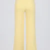 Pantaloni da jogging a gamba larga in maglia a costine color limone Pantaloni da jogging a gamba larga in maglia a costine color limone