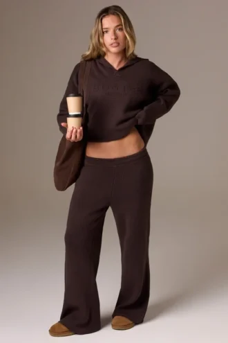 Pantaloni da jogging a gamba larga in maglia a costine color noce
