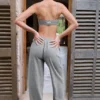 Pantaloni da jogging a vita bassa e gamba larga in cotone testurizzato con bottoni, colore grigio scuro Pantaloni da jogging a vita bassa e gamba larga in cotone testurizzato con bottoni, colore grigio scuro