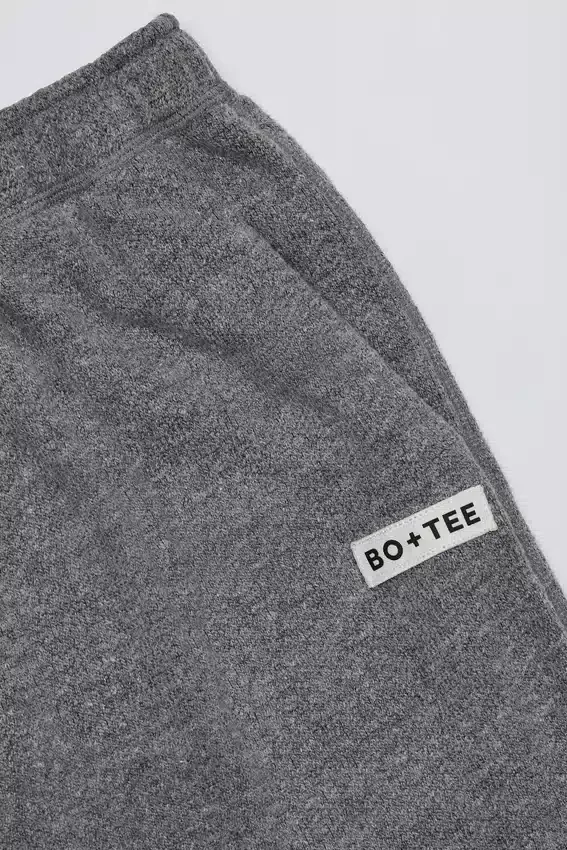 Pantaloni da jogging a vita bassa e gamba larga in cotone testurizzato con bottoni, colore grigio scuro Pantaloni da jogging a vita bassa e gamba larga in cotone testurizzato con bottoni, colore grigio scuro