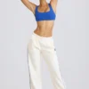 Pantaloni da jogging a vita media e gamba dritta in bianco Pantaloni da jogging a vita media e gamba dritta in bianco