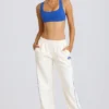 Pantaloni da jogging a vita media e gamba dritta in bianco Pantaloni da jogging a vita media e gamba dritta in bianco